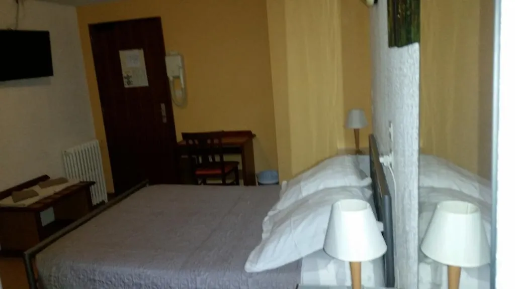 Hotel Des Touristes Pierrefitte-Nestalas 2*,